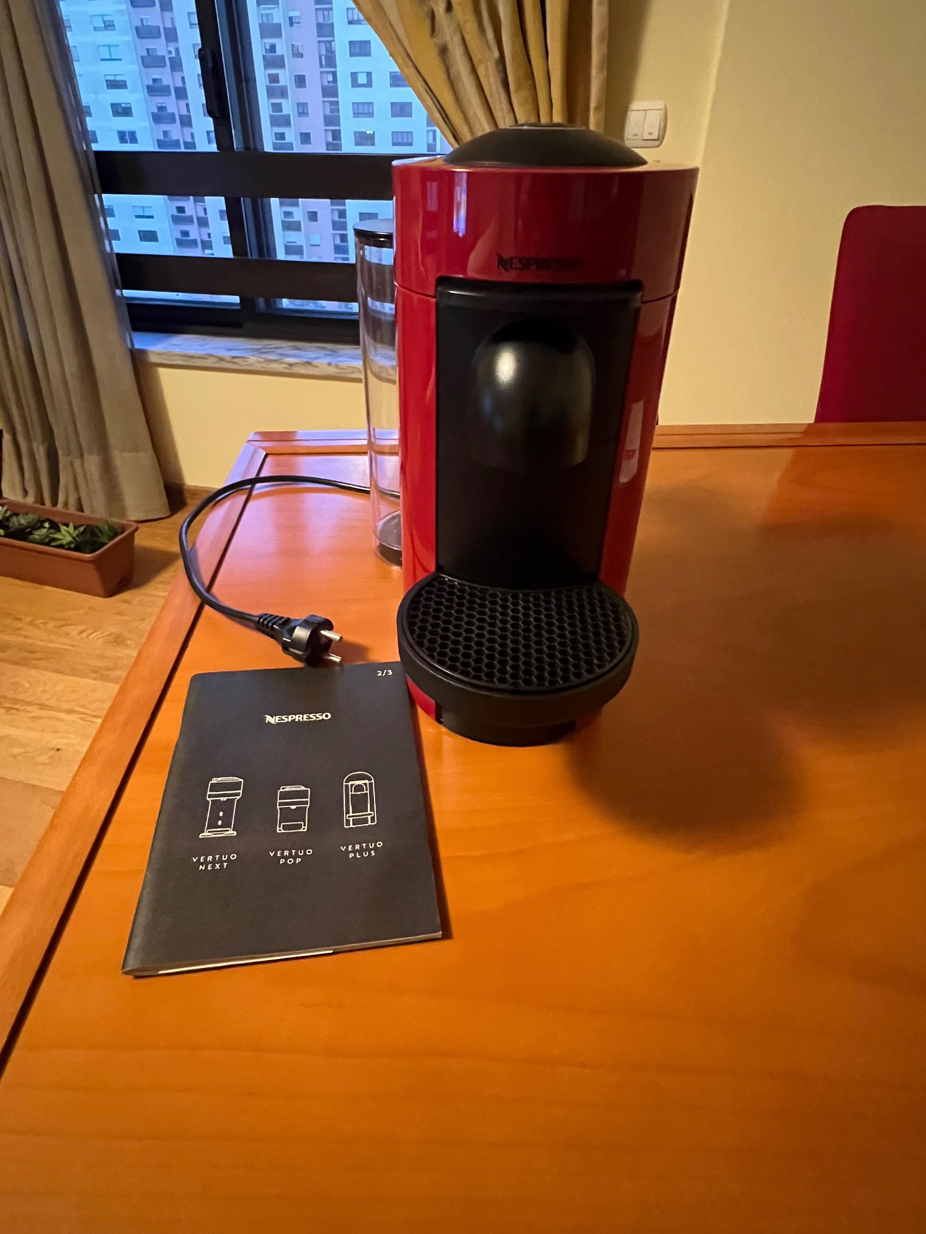 Máquina de Café NESPRESSO