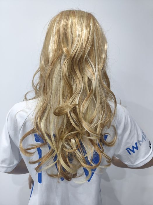 Nowa falowana peruka blond z grzywką + siateczka