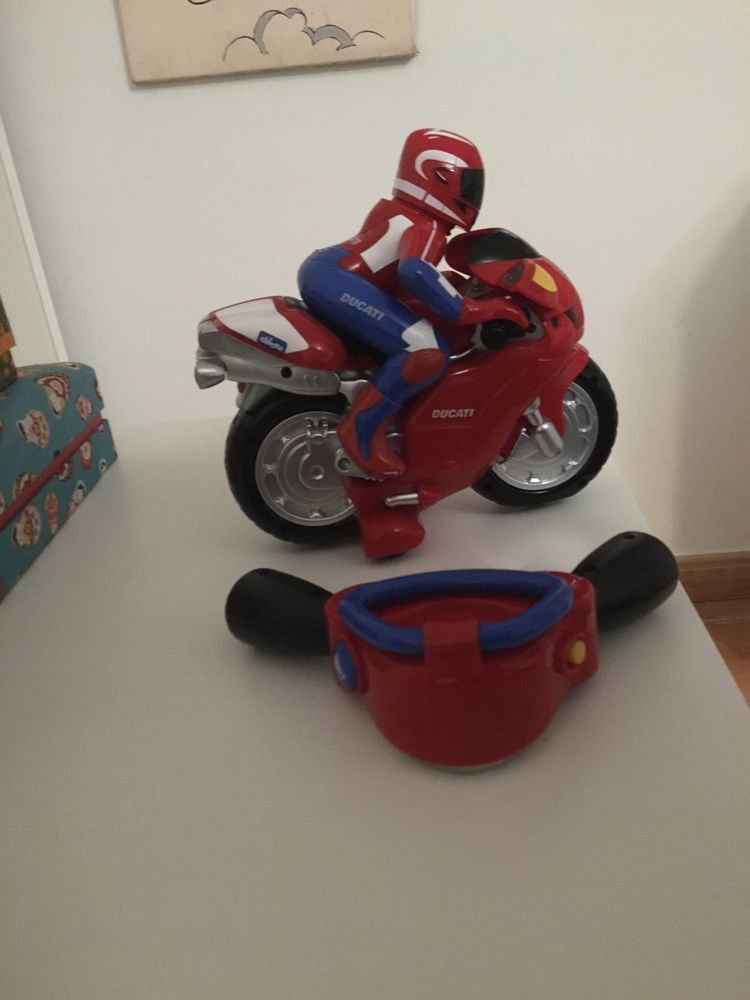 Mota Ducati com comando à distancia
