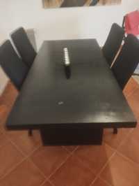 Conjunto mesa e cadeiras