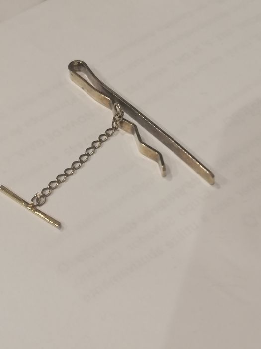 Alfinete gravata prata dourada