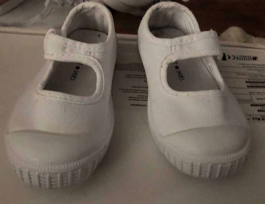 3 pares de Sapatos, tamanho 24. Portes grátis!