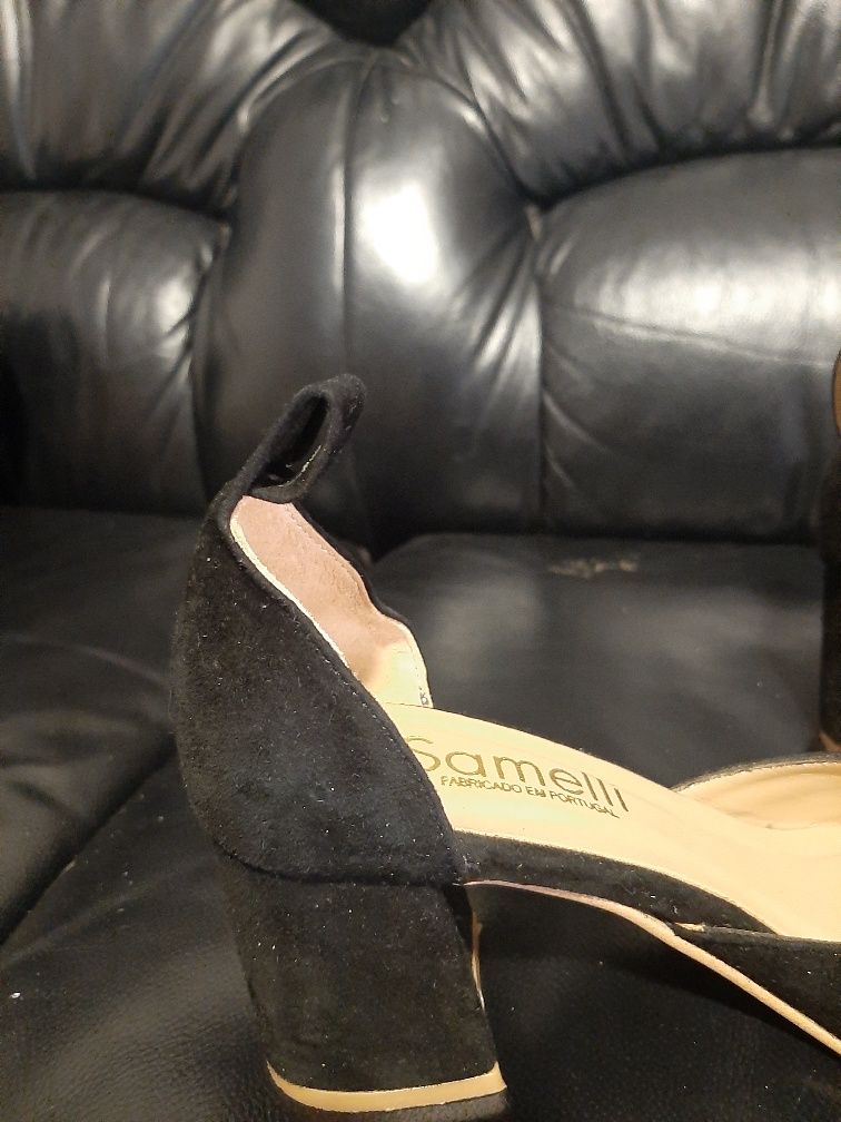 Sapatos com salto