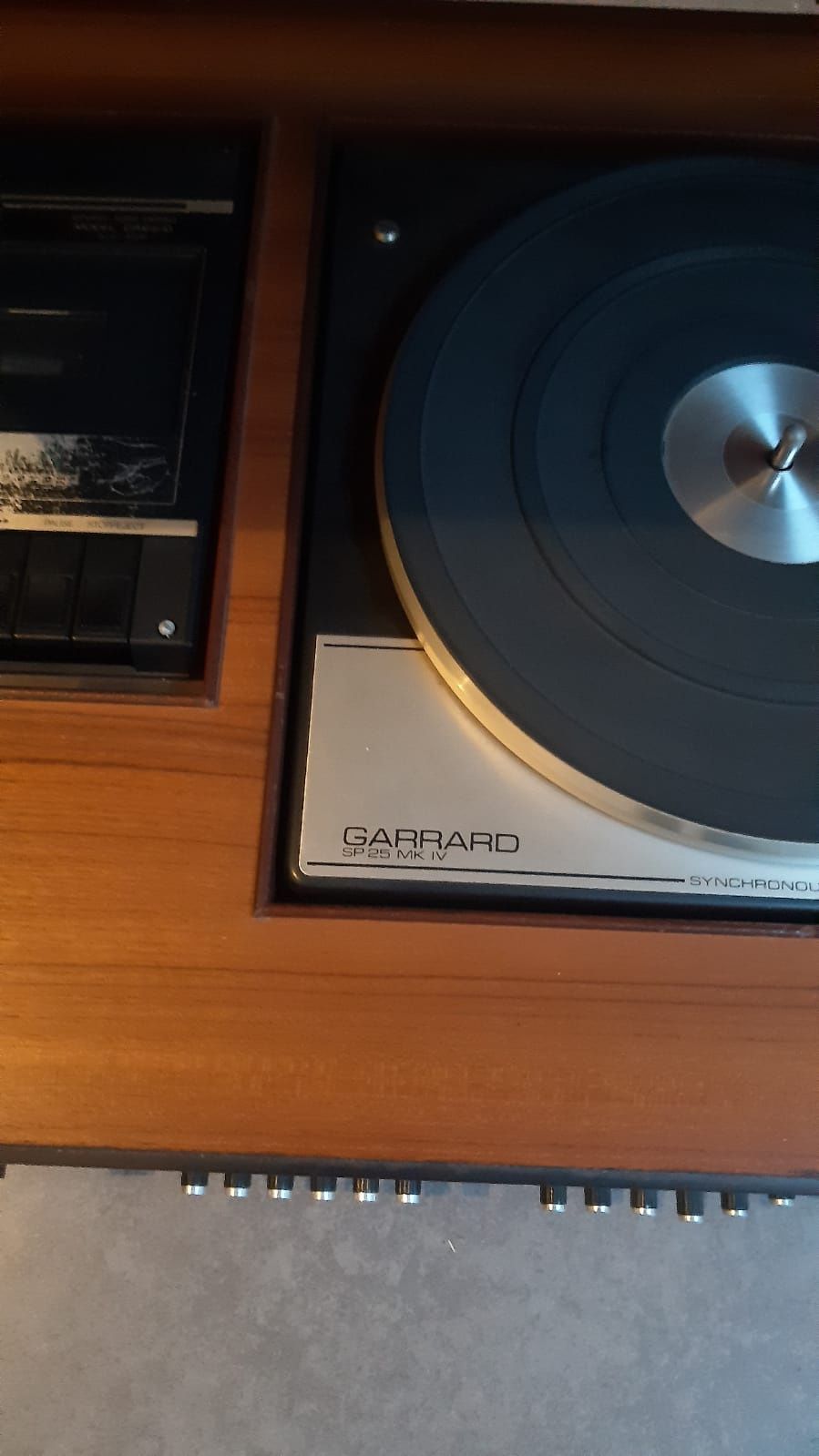 Gramofon dynatron HFC 209