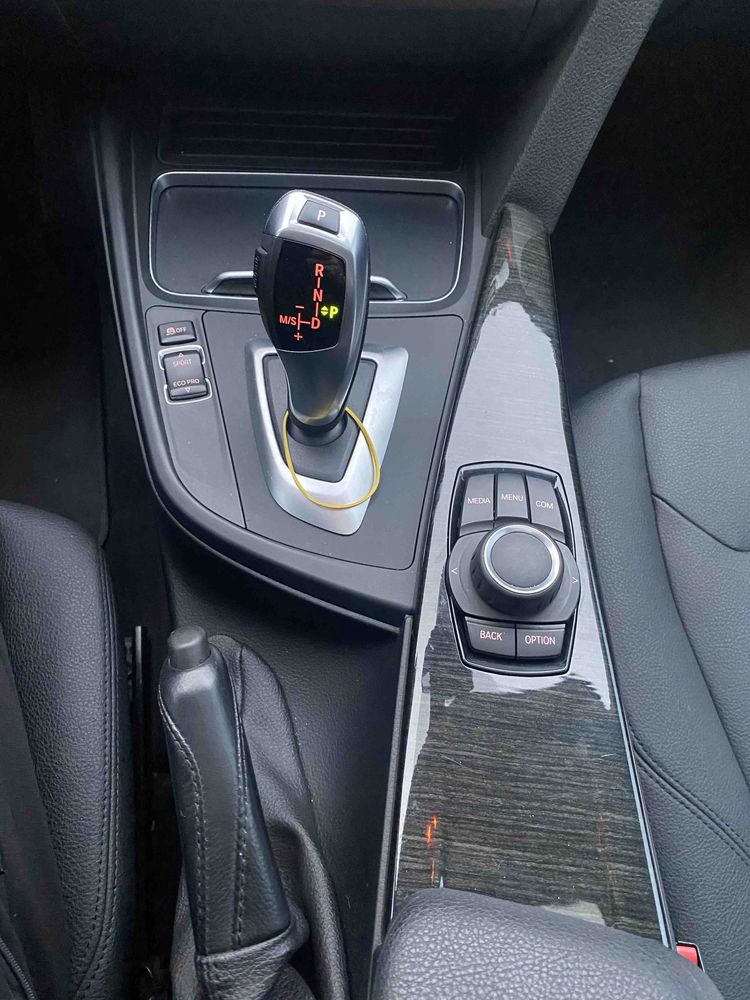 BMW 320i 2018 року
