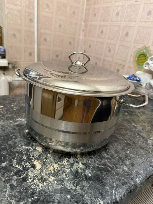 Продам кострюлю 11 литров