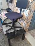 Mesa+Cadeira preta elevatória+Tapete cinza novo