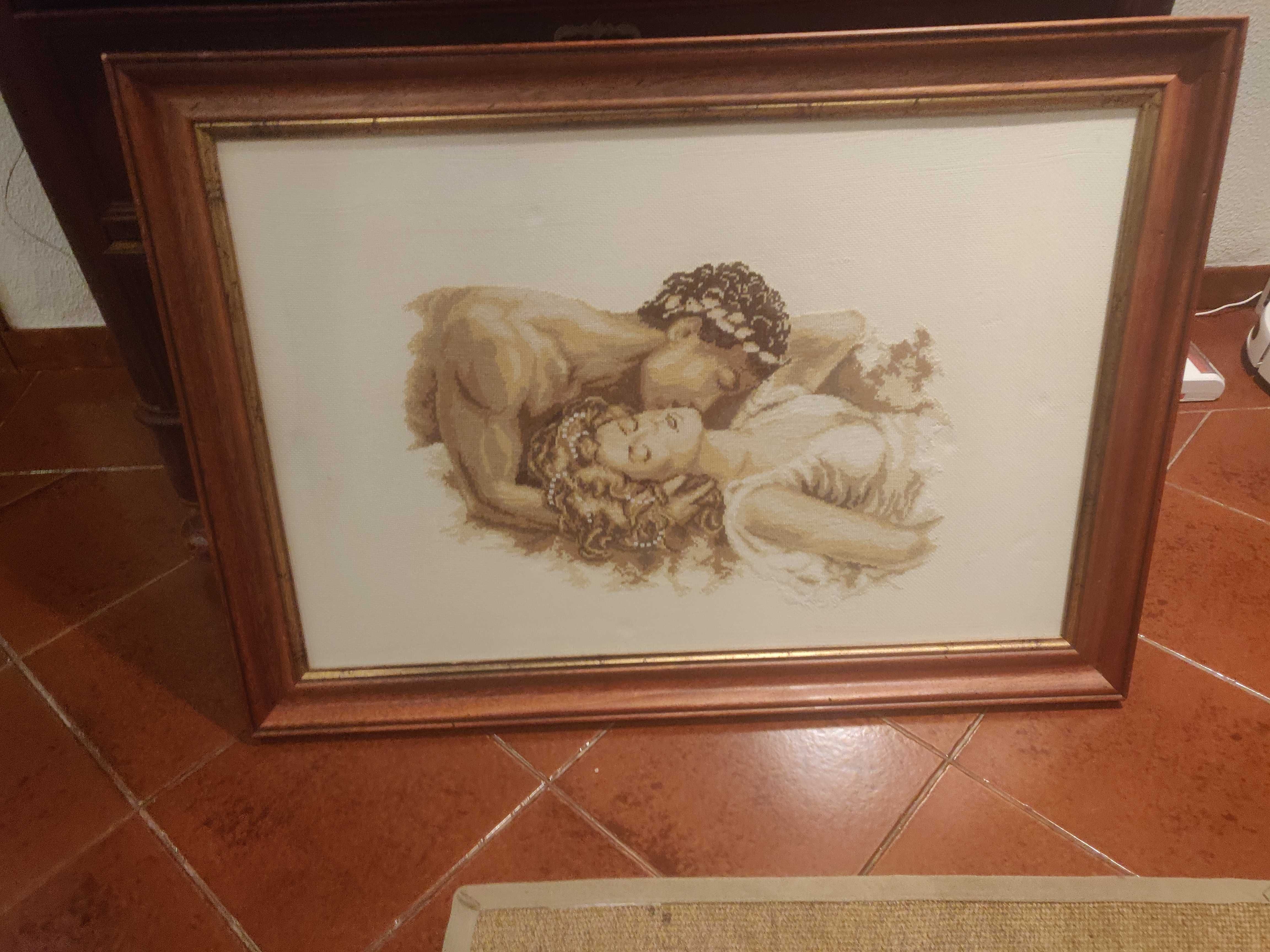 Quadro com moldura em madeira e frente de vidro