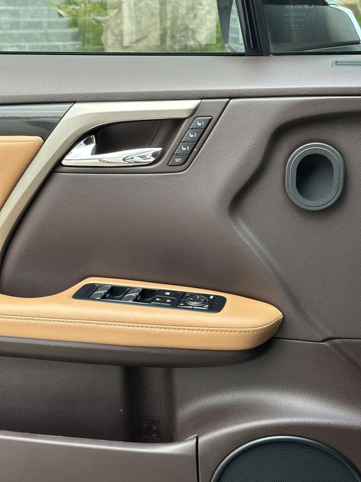 Lexus RX 2019 (карамельный салон)