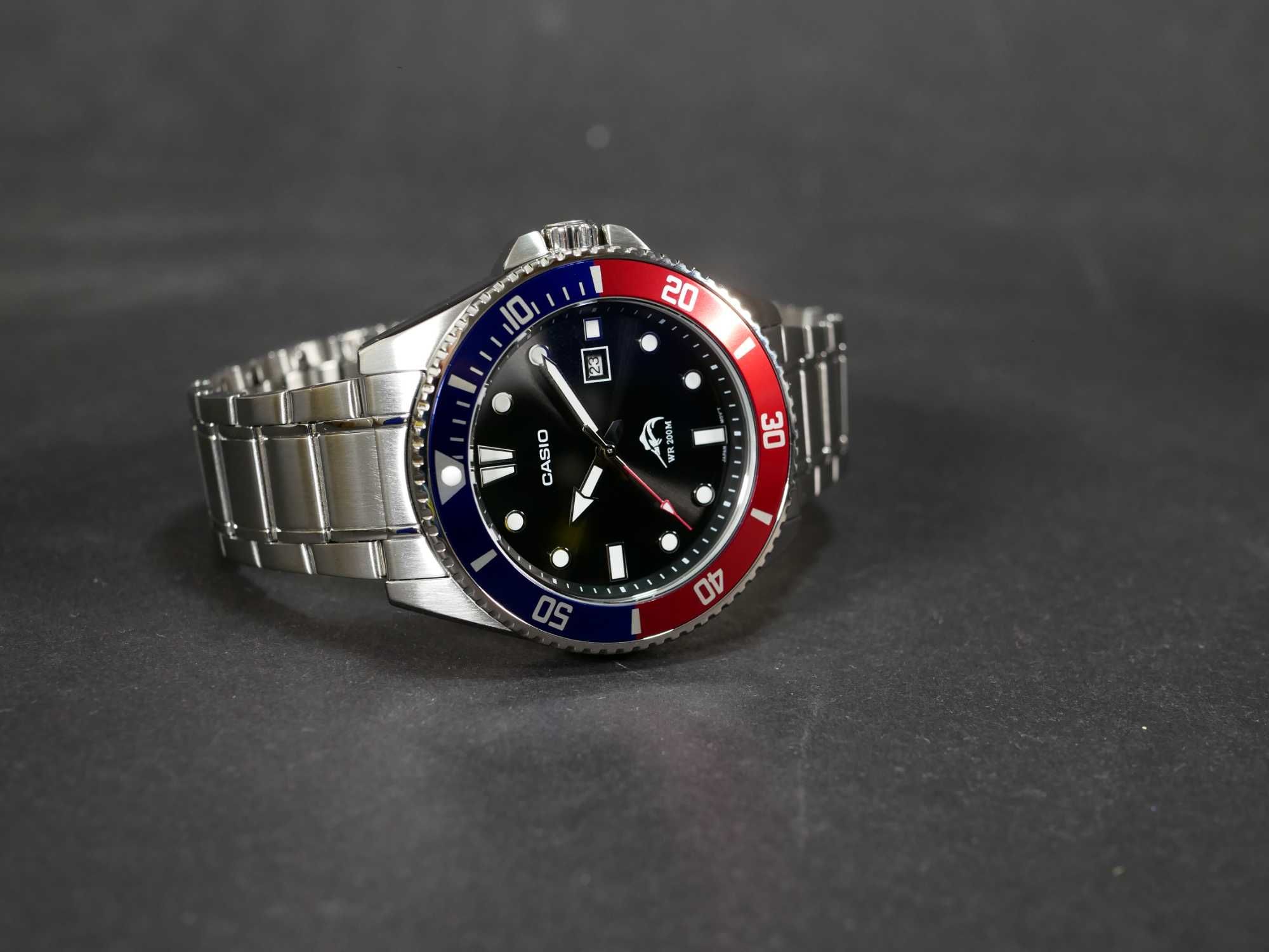 Casio MDV-106DD-1A2V Duro Pepsi з металевим браслетом
