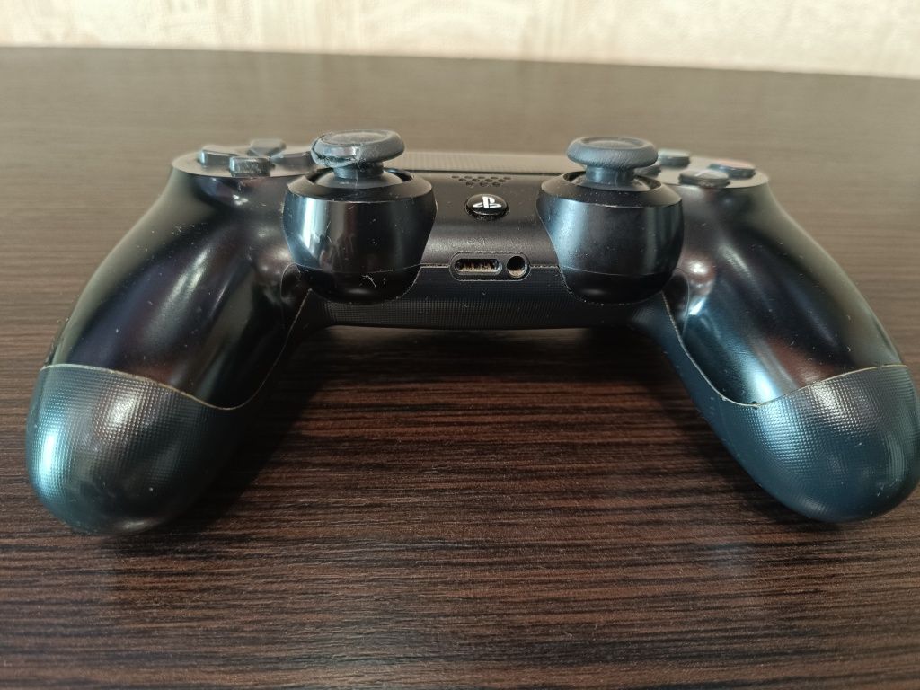 Джостик на PS4 оригінал.