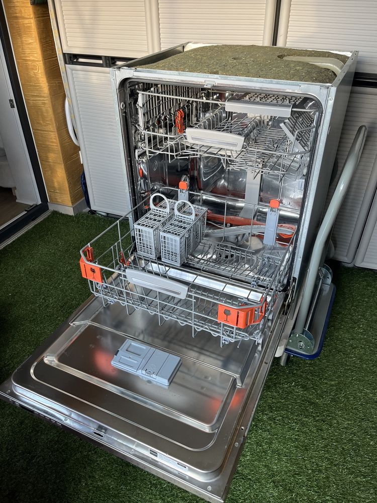 Zmywarka w dobrym stanie Hotpoint Ariston HIO3032WG 60cm