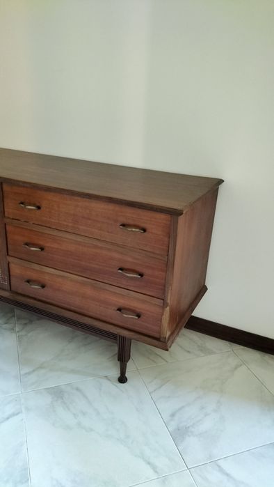 Cómoda vintage em madeira maciça