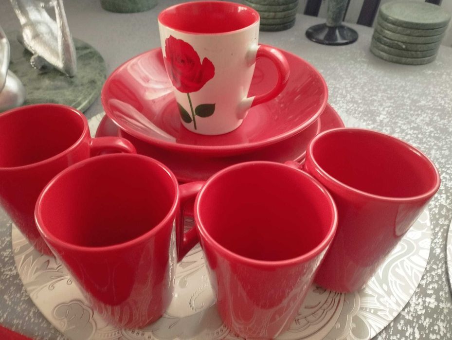 Naczynia kuchenne czerwone 11 sztuk