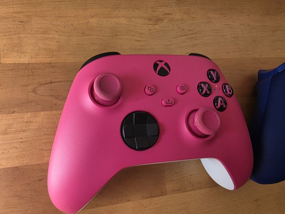 Zestaw padów do Xboxa + stacja dokująca
