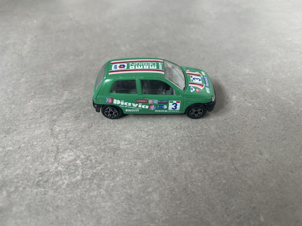 Model Bburago skala 1/43 Renault Clio Elf Pirelli Momo made in Italy