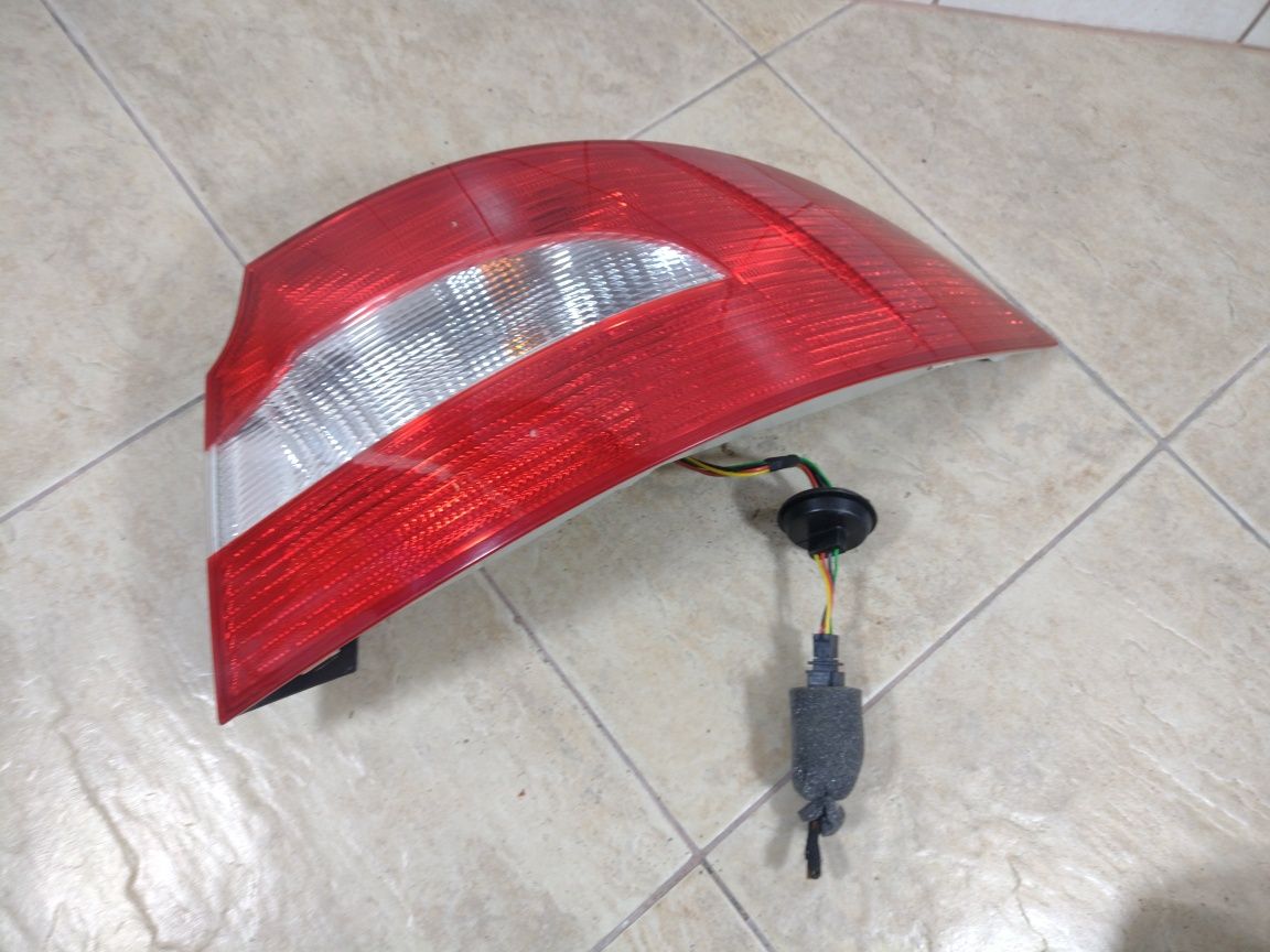 Skoda super b II 2 lampa prawa tył Europa 3T5 wysyłka OLX pobranie DPD