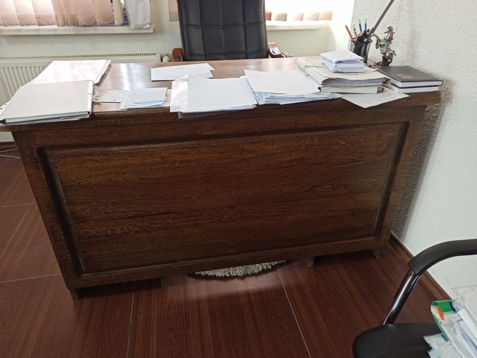 офісні столи з приставними тумбами