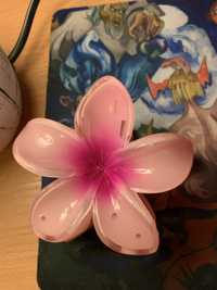 Rozowy kwiat hawajski spinka do wlosow