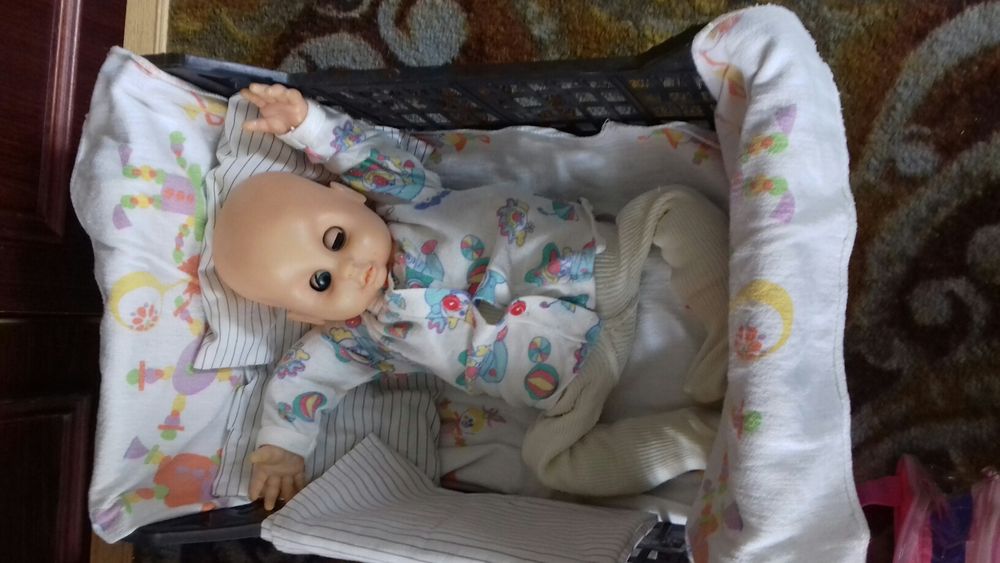 Sprzedam lalkę dziecko z zestawem