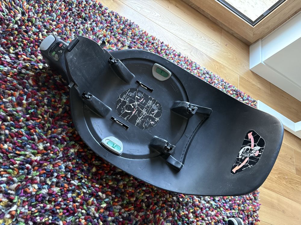 Cybex cloud i-size z bazą