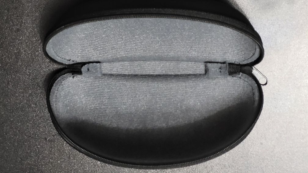 Reebok sztywne etui na okulary na zamek