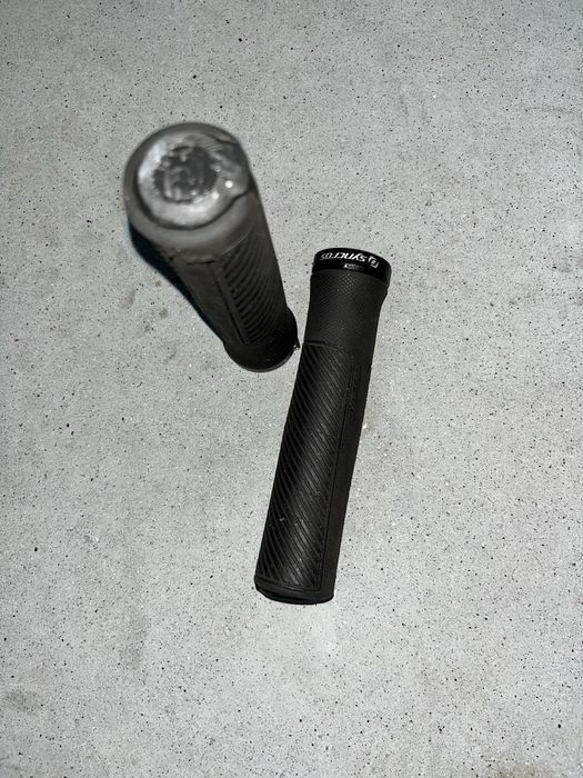 Punhos syncrons Lock-on pretos