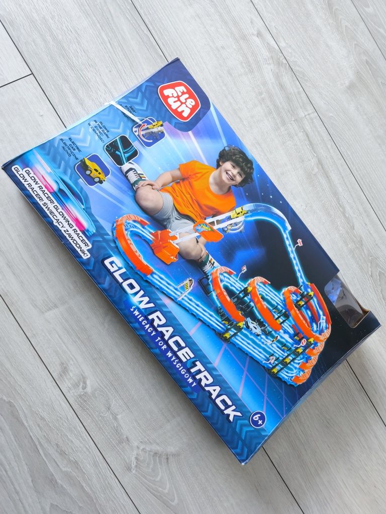 Elefun tor świecący auto