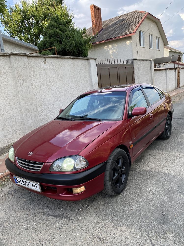 Toyota Avensis 2.0 автомат