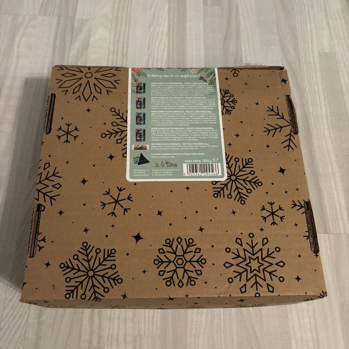 Zestaw puszek karmy Pan mięsko 4 puszki zabawka i hot dogi przysmak