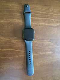 Apple Watch serie 6 com ecrã descolado