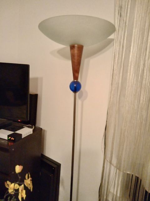 Lampa stojąca lampka