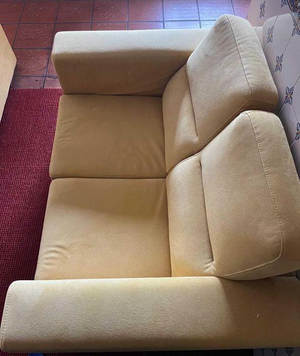 Sofá para sala de estar em muito bom estado