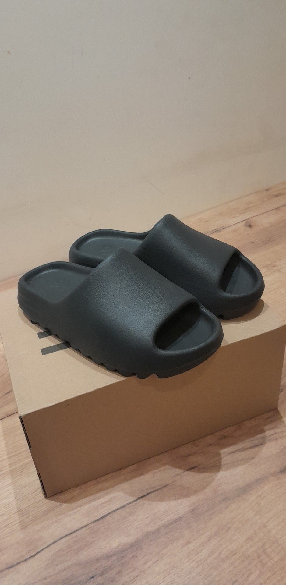 Yeezy slide onyx