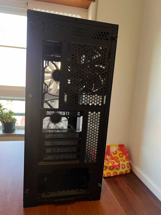 Caixa ATX Lian LI Lancool 215