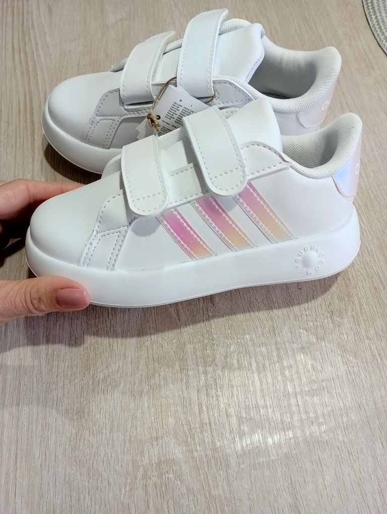 Кросівочки Adidas для дівчинки