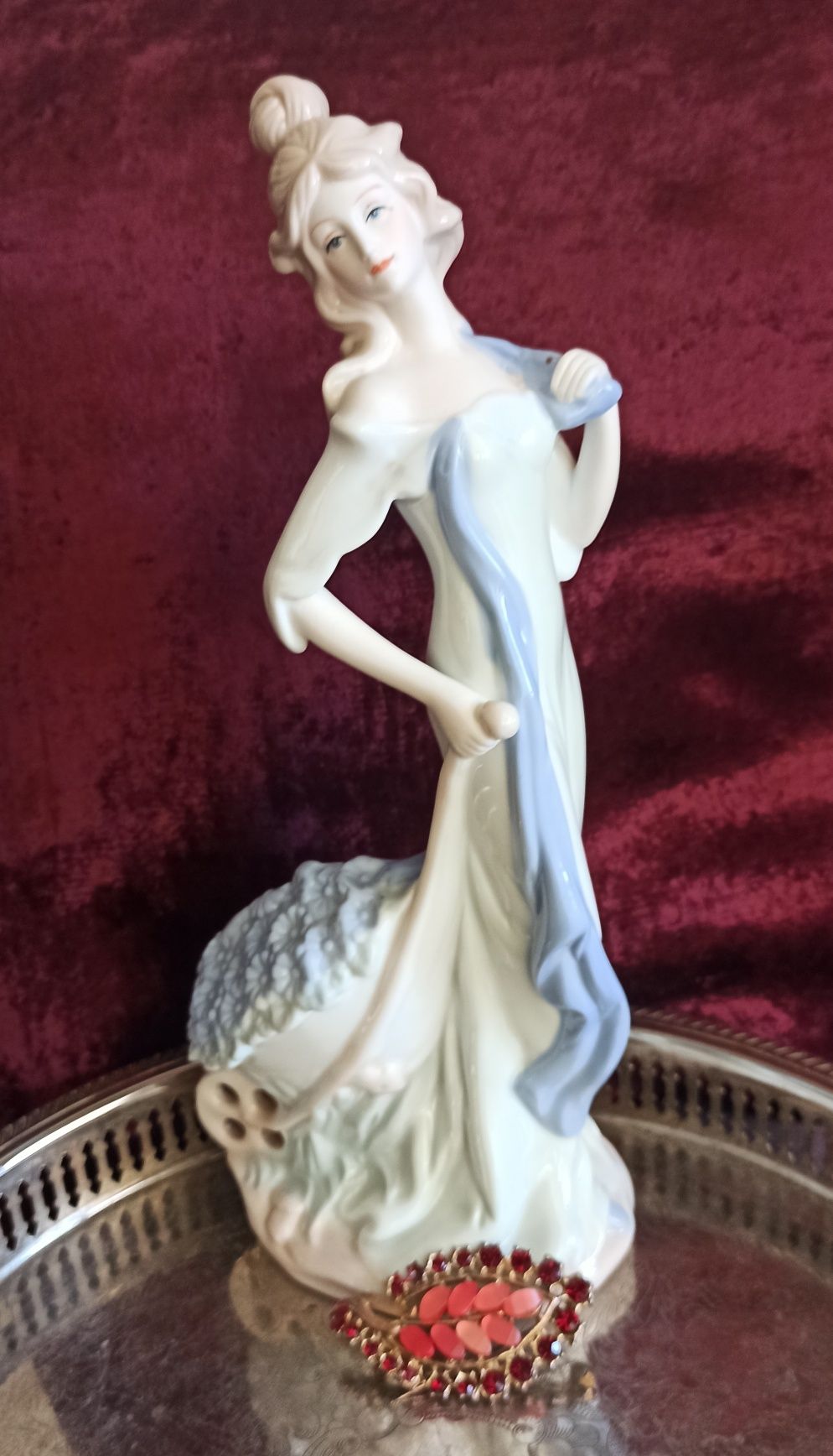 Duża figurka porcelanowa dama vintage