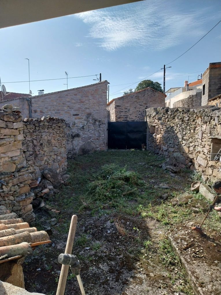 Vende-se Moradia