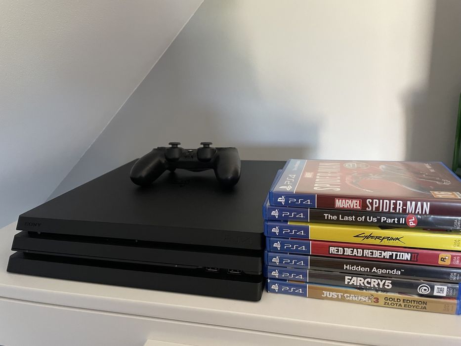 Playstation 4 Pro 1TB + Gry