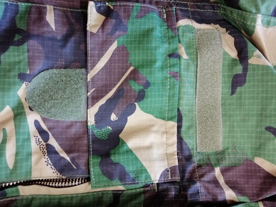 Velcros na farda dos Camuflados. Coser. Costura