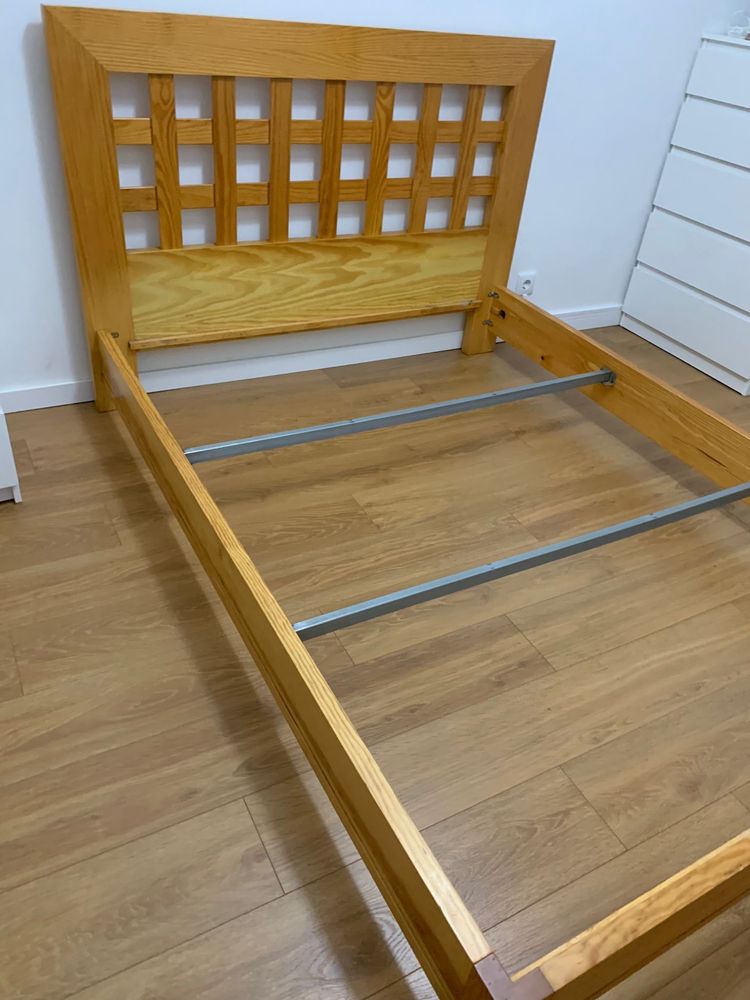 Mesa de cabeceira + cama