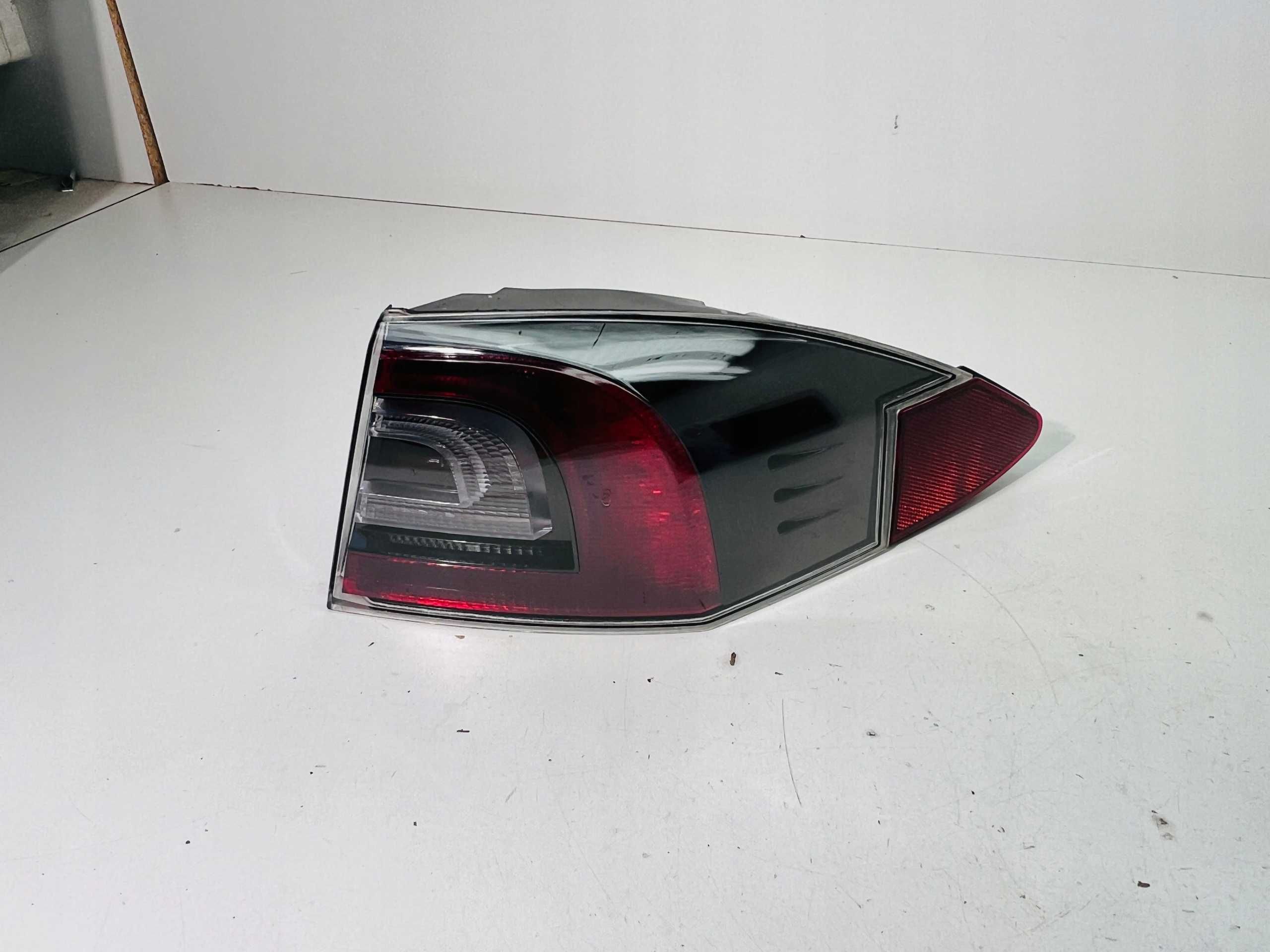 Tesla Model S задні фонарі фари рест дорест plaid