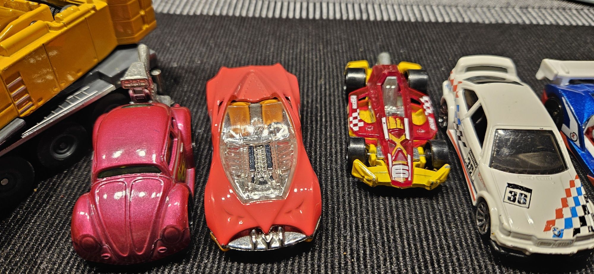 Metalowe pojazdy resoraki SIKU, Hot Wheels . Dźwig, koparka , inne