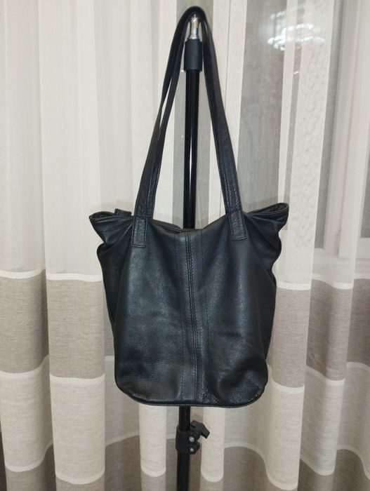 Чорна шкіряна сумочка в ідеальному стані сумка шкіра кожаная сумочка