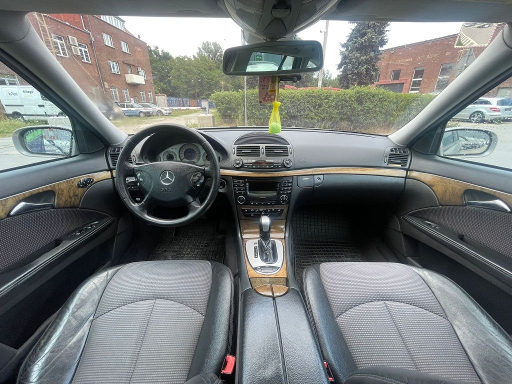 Mercedes - Benz E320 / 3.2d// AUTOMAT// klima// alu// hak// 204 KM//
