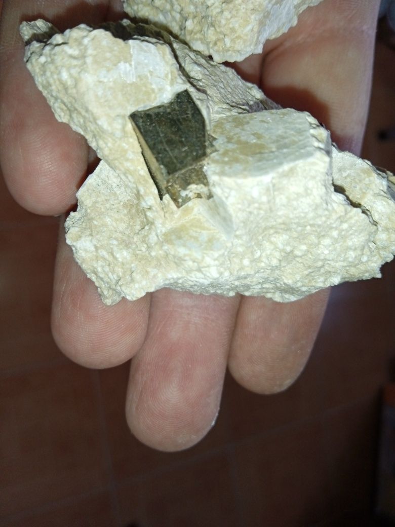 Mineral de coleção Pirite em cristais