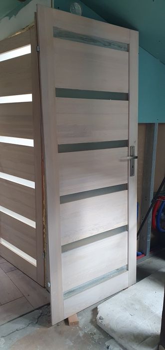 Drzwi wewnętrzne drewniane 80L lewe sosnowe + nowa stała ościeżnica s