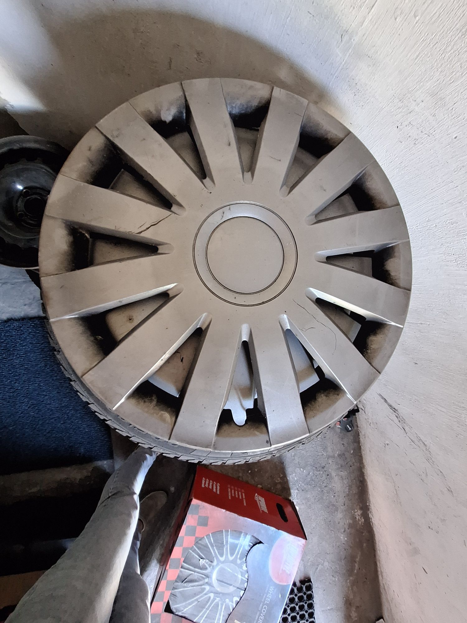 Opony zimowe VIKING TECH II 205/60 R16 H XL ma stalowych felgach