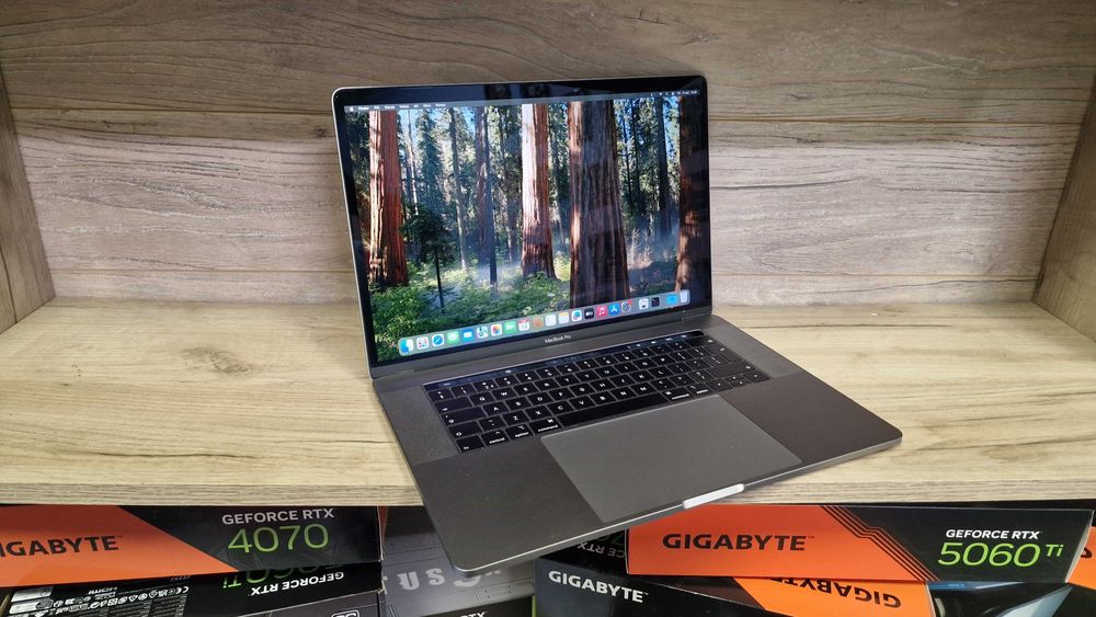 Apple MacBook Pro 15" A1990 Space Gray i9-9880H/16GB/512GB/560X 4GB