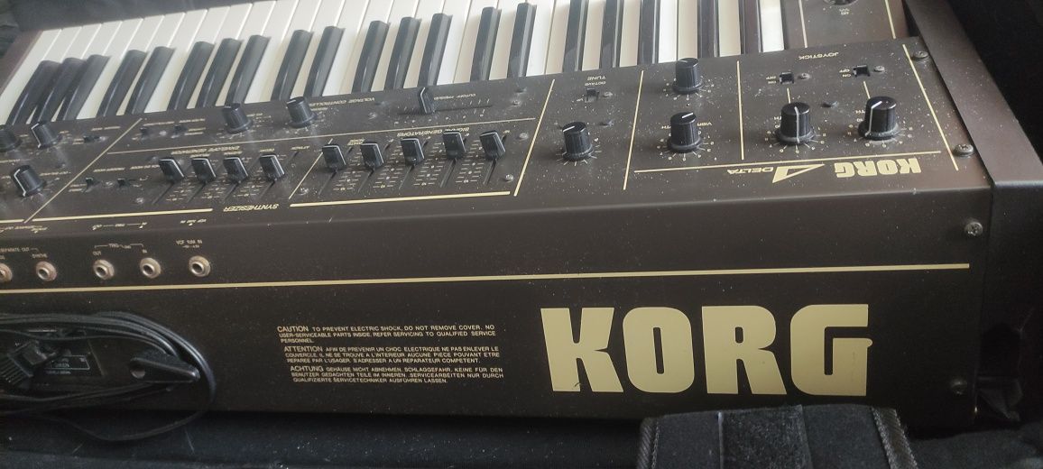 Синтезатор Korg Delta